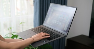 Đâu là những mẫu laptop 17 inch nhẹ nhất hiện nay?