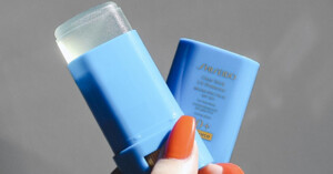 Đây là những lựa chọn sáp chống nắng dạng thỏi hàng đầu của các tín đồ skincare mùa hè này - Bạn đã biết chưa ?