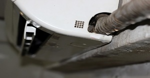 Điều hòa bị chảy nước: 8 nguyên nhân và cách khắc phục