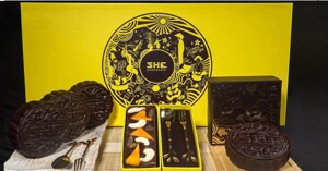 Độc đáo bánh Trung thu SHE 2023 với vỏ bánh Socola thơm mềm hấp dẫn