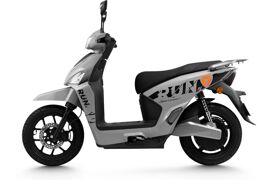 Giá xe máy điện Yadea Voltguard U giảm 7 triệu: Vận hành mạnh mẽ, pin lithium đi 112 km/lần sạc