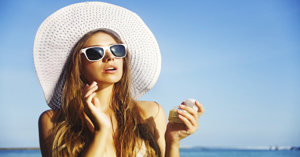 Giới thiệu 3 kem chống nắng đi biển tốt nhất trong mùa hè 2021