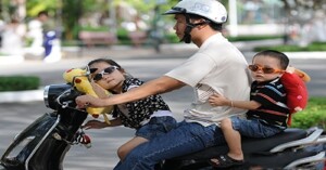 Gối đi xe máy cho bé là gì? Tại sao cần mua?