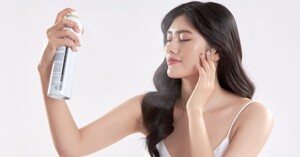 Gợi ý top 4 xịt khoáng cho da khô đang hot nhất trong năm 2021