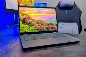 HP OmniBook X Flip 14 (2025) có khả năng xoay gập linh hoạt, làm việc hiệu quả và đáng tin cậy