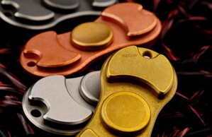 Hướng dẫn cách chơi con quay fidget spinner từ căn bản đến cao cấp