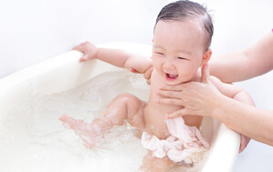 Hướng dẫn cách tắm bé sơ sinh tại nhà theo quy trình khoa học nhất