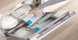 Hướng dẫn sử dụng muối máy rửa bát đúng cách