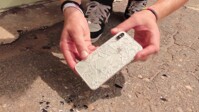 iPhone X bị vỡ tan tành mặt kính sau phút bất cẩn của người dùng