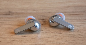 JBL Live PRO+: Thiết kế, chất âm cho đến tính năng đều rất chill!