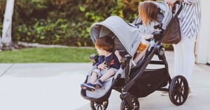 Kinh nghiệm mua xe nôi cho em bé giá rẻ an toàn