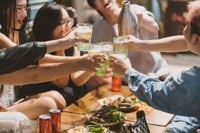 Lên thực đơn 9 món mồi nhậu bia ngon, dễ làm cho Tết 2024