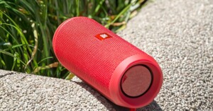 Loa JBL FLIP 4 - chiếc loa dành riêng cho những bữa tiệc bể bơi