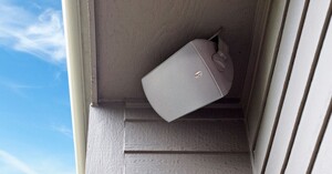 Loa ngoài trời Klipsch AW-525: Đừng để kích thước đánh lừa bạn!