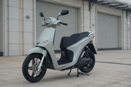 Loạt xe máy điện VinFast mới 2025 đi được 262 km/lần sạc, dùng pin LFP an toàn