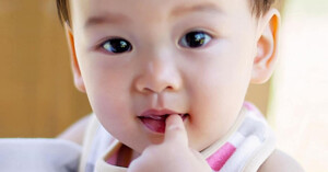 Lựa chọn bánh ăn dặm cho bé 5 tháng tuổi sao cho phù hợp?