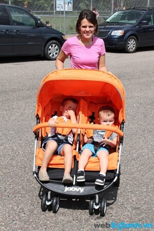Lựa chọn xe đẩy cho những gia đình sinh đôi trở lên