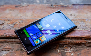 Lumia 925 chính hãng bất ngờ giảm gần nửa giá đi kèm quà tặng khủng