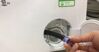 Mách cách lấy đồ bị kẹt trong máy giặt cửa trên quá đỗi đơn giản