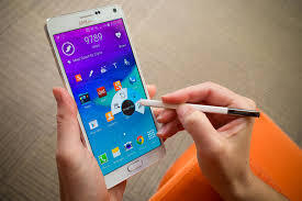 Màn hình của BlackBerry Passport hay Samsung Galaxy Note 4 đẹp hơn?