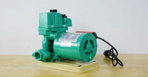 Máy bơm nước đẩy cao là gì? Cấu tạo và sử dụng khi nào?