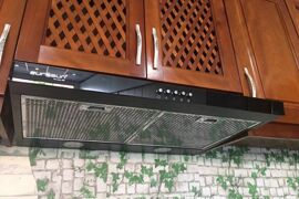 Máy hút mùi Eurosun EH70CF19B làm sạch không khí bếp trong im lặng