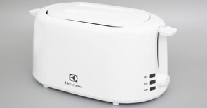 Máy nướng bánh mì Electrolux ETS1303W - Sự lựa chọn hoàn hảo của người bận rộn