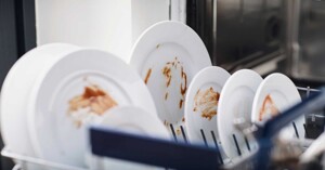 Máy rửa bát không sạch có mùi hôi lỗi do đâu? Cách khắc phục như thế nào?