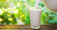 Mẹ sau sinh có nên uống sữa tươi tiệt trùng?