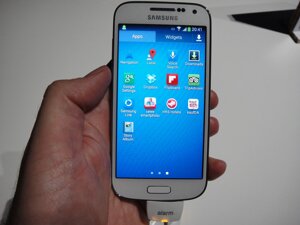 Mua điện thoại Sony Xperia U hay Samsung Galaxy S4 mini với 5 triệu đồng ?