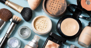 Nên dùng phấn phủ bột hay phấn nền nước để có được lớp makeup hoàn hảo?