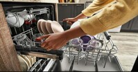 Nên lựa chọn mua máy rửa bát to hay nhỏ cho gia đình?