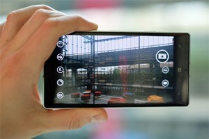 Nên mua Asus Zenfone Selfie hay Nokia Lumia 930?