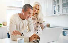 Nên mua bảo hiểm nào cho bố mẹ, người lớn tuổi tốt nhất?