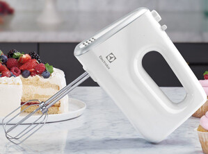 Nên mua máy đánh trứng cầm tay hay để bàn Philips Tiross Panasonic