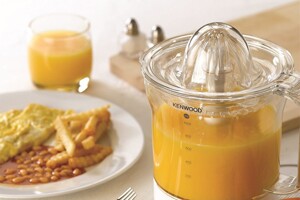 Nên mua máy vắt cam loại nào tốt nhất: Sinbo, Braun, Kenwood hay Steba?