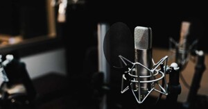 Nên mua micro thu âm chuyên nghiệp của hãng nào vừa tốt, vừa bền?