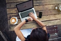 Nên mua smartwatch nào làm quà tặng sinh nhật?