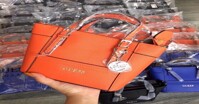 Những bước cơ bản để nhận biết túi xách Guess thật và giả