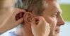 Những cần lưu ý vệ sinh máy trợ thính cho người điếc nặng