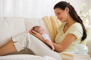 Những điều mẹ bầu cần biết về kiêng cữ sau sinh vào mùa hè