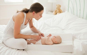 Những sai lầm cần tránh khi dùng tã giấy cho bé