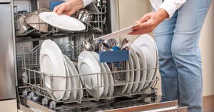 Những vật dụng nào không nên cho vào máy rửa bát?