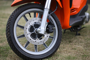 Phanh xe máy bị kêu: nguyên nhân và cách xử lý