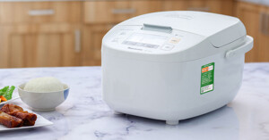 Review chi tiết về nồi cơm điện tử Panasonic SR-ZE185WRAM