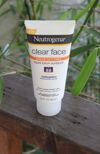 Review kem chống nắng Neutrogena Clear Face Liquid Lotion Sunscreen Broad Spectrum SPF 55 - Có an toàn cho da mặt?