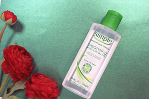 Review nước tẩy trang cho da nhạy cảm Simple Cleansing Water Kind to Skin
