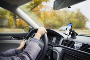 Sạc không dây RAVPower SH014 trên ô tô có tốt không, giá bao nhiêu