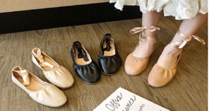 Set đồ đẹp với giày búp bê có quai cho cô nàng điệu đà