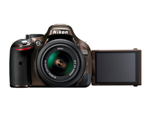 So sánh Canon Rebel T5i vs Nikon D5200 – Mua máy nào đáng tiền hơn?